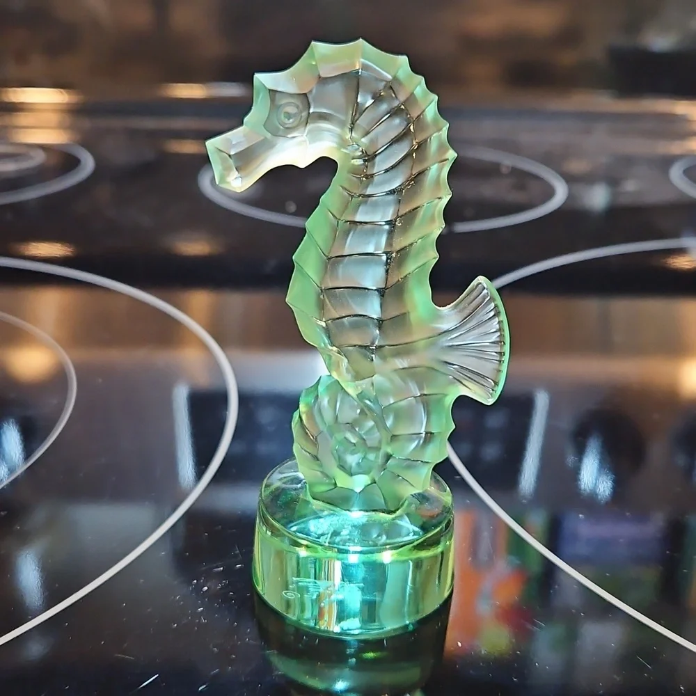 LALIQUE GREEN CRYSTAL SEAHORSE - Picture 7 of 7